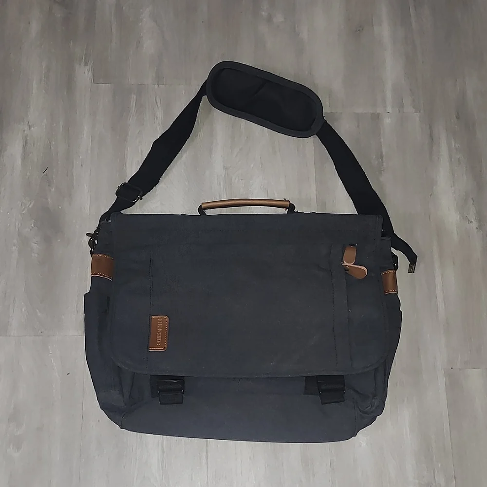 Rainsmore Messenger Bag